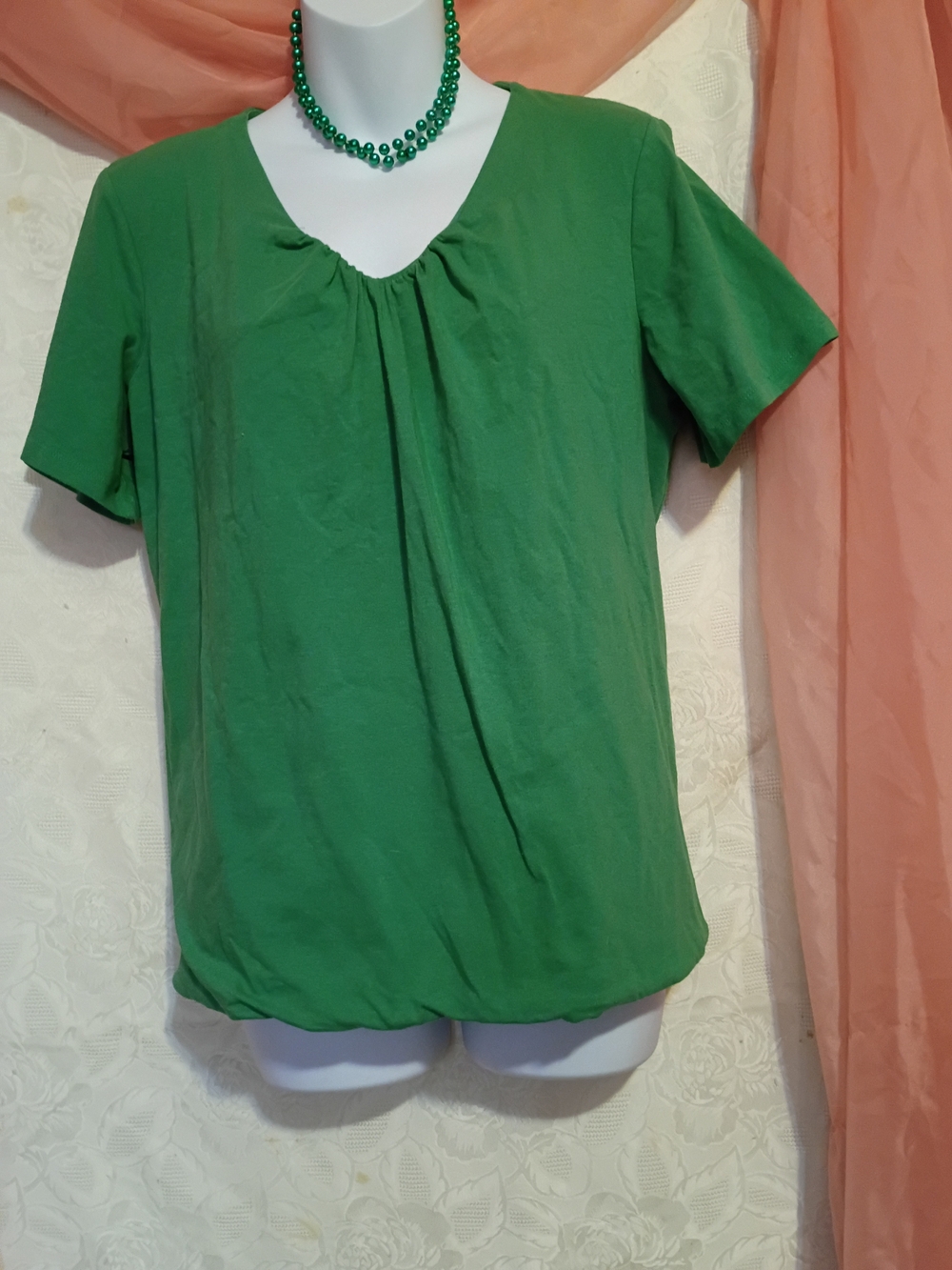 Susan Graver Ladies Emerald Green Short Sleeve V-Neck Pleat Top Sz M